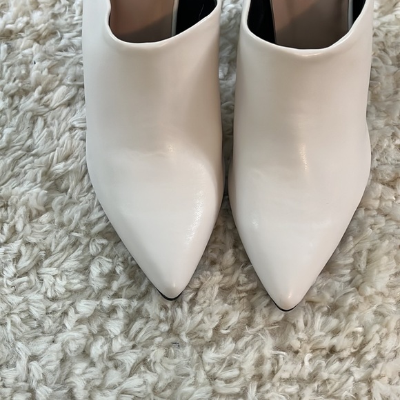 White Pointed Toe Clog with Snakeskin Print Block Heel - Picture 9 of 13